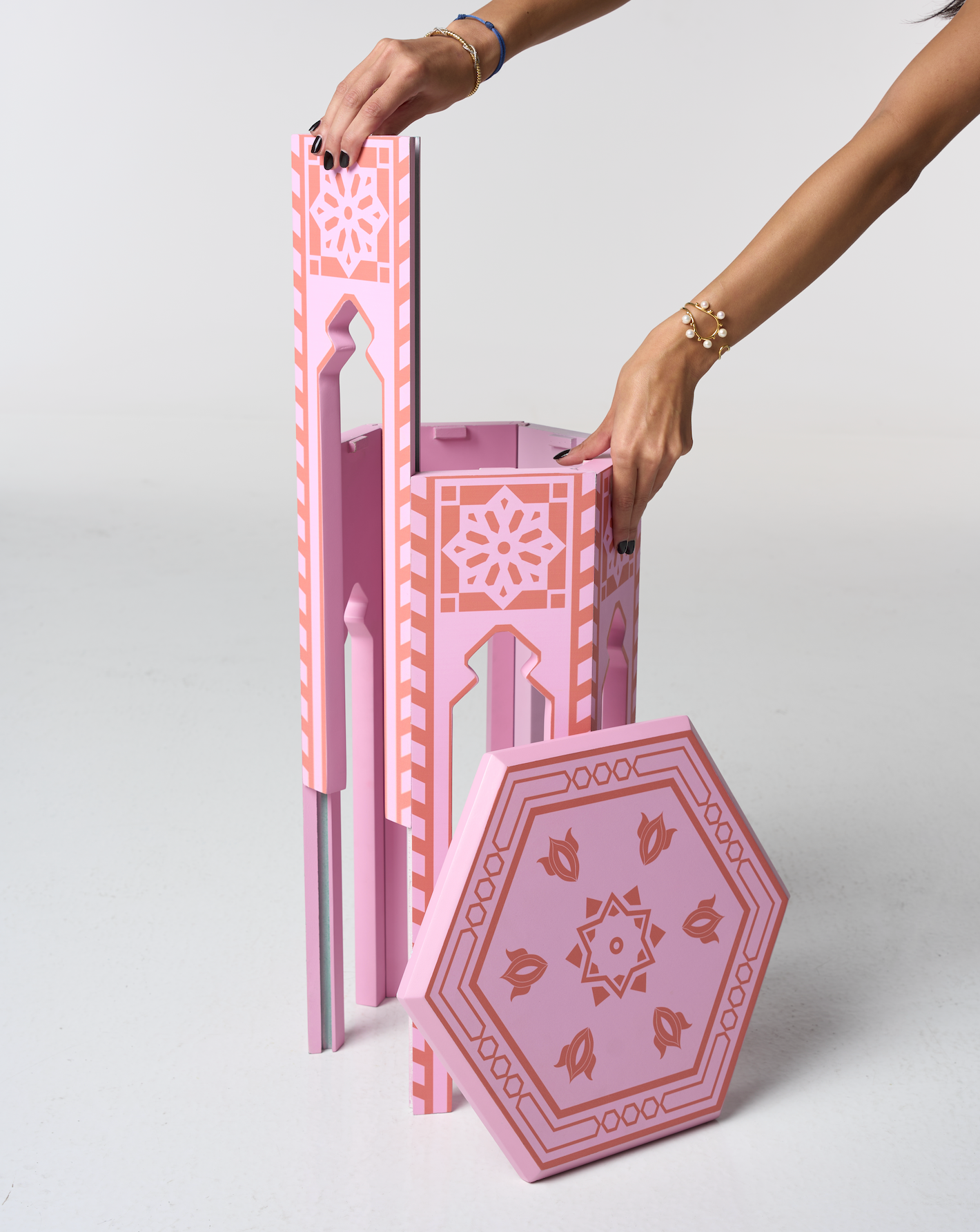 Tawlitna “طاولتنا” - Pink